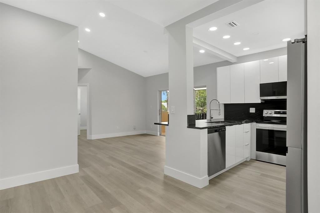 660 Cypress Club Way #D11 - Photo 4 of 41