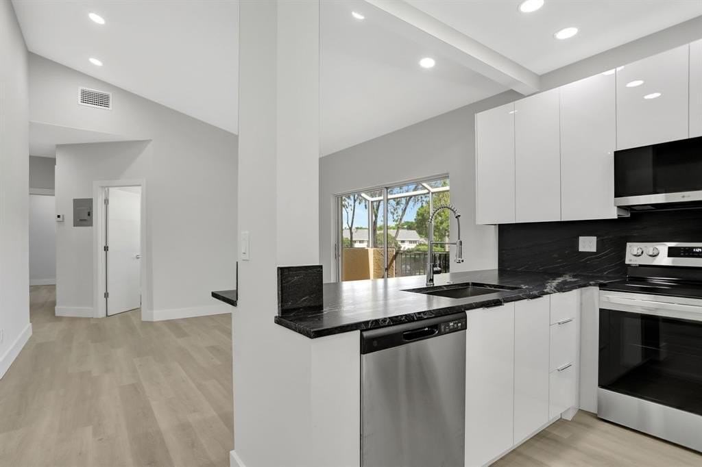 660 Cypress Club Way #D11 - Photo 5 of 41