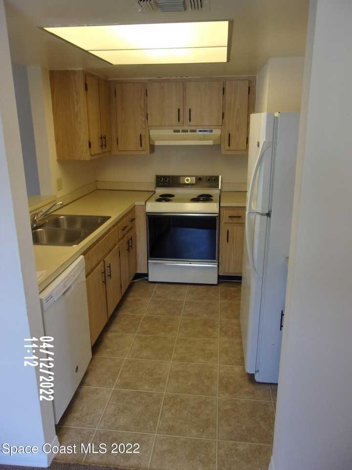 1032 Ellen Ct - Photo 3 of 9