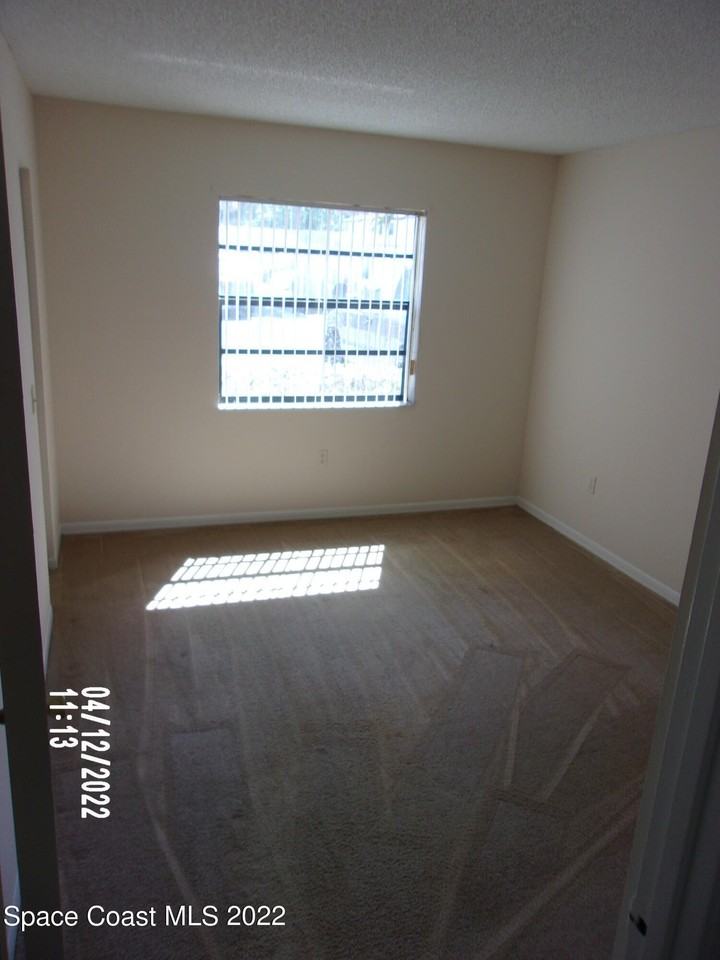 1032 Ellen Ct - Photo 6 of 9