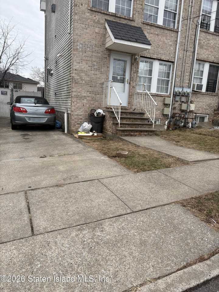 245 Livingston Ave - Photo 2 of 16