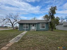 featured image of 702 E Anaqua Ave