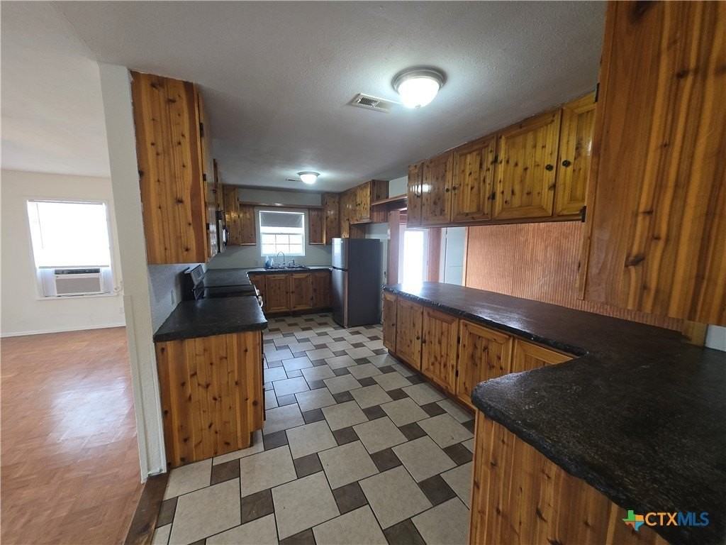 702 E Anaqua Ave - Photo 3 of 24