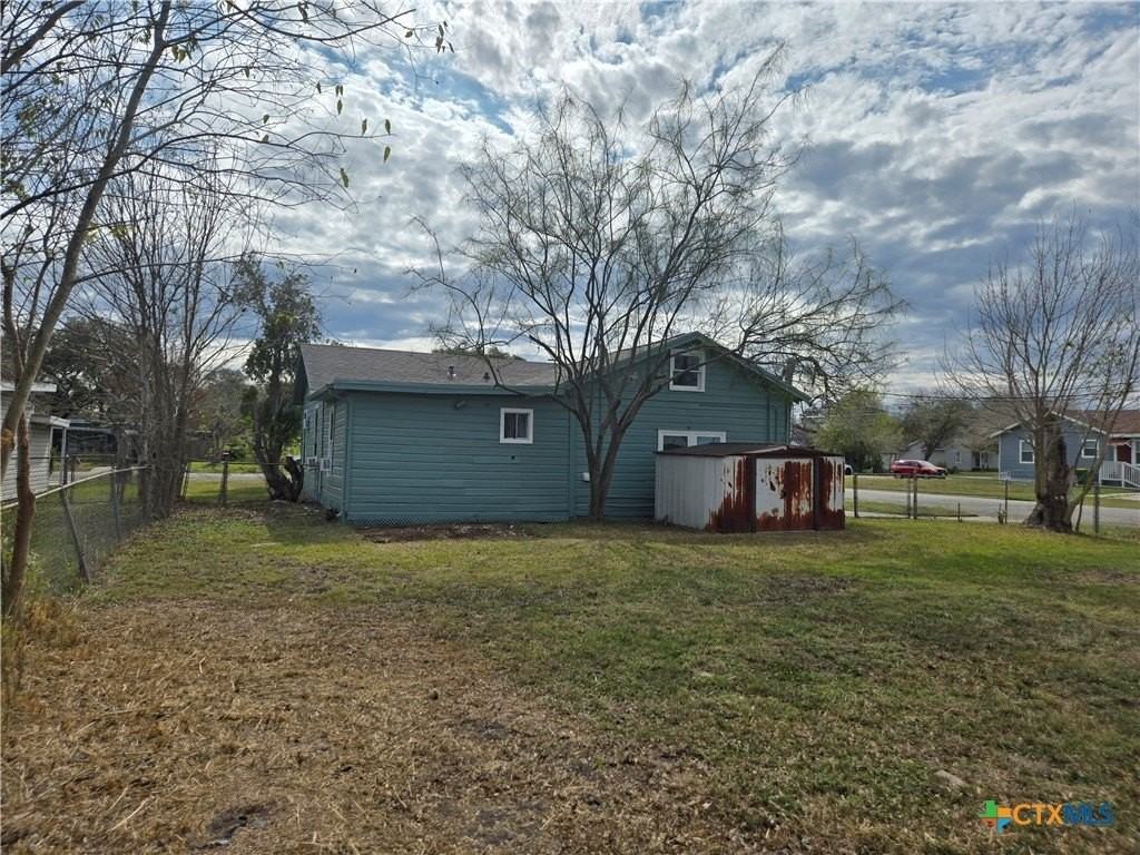 702 E Anaqua Ave - Photo 6 of 24