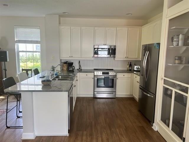 3767 Greyfield Dr - Photo 3 of 6