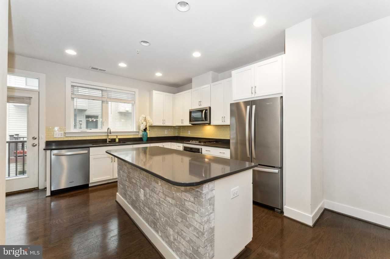 16316 Decker Pl - Photo 2 of 28