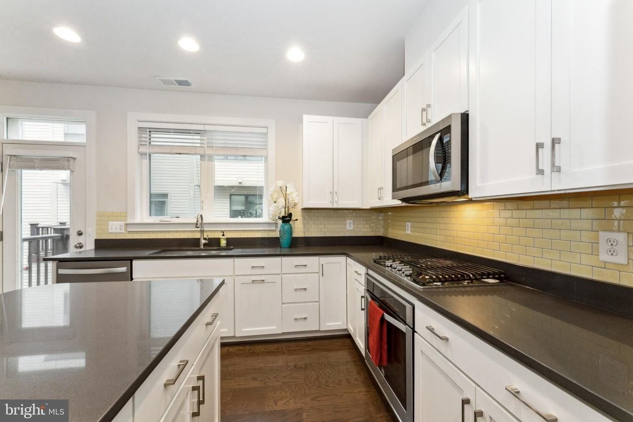 16316 Decker Pl - Photo 3 of 28