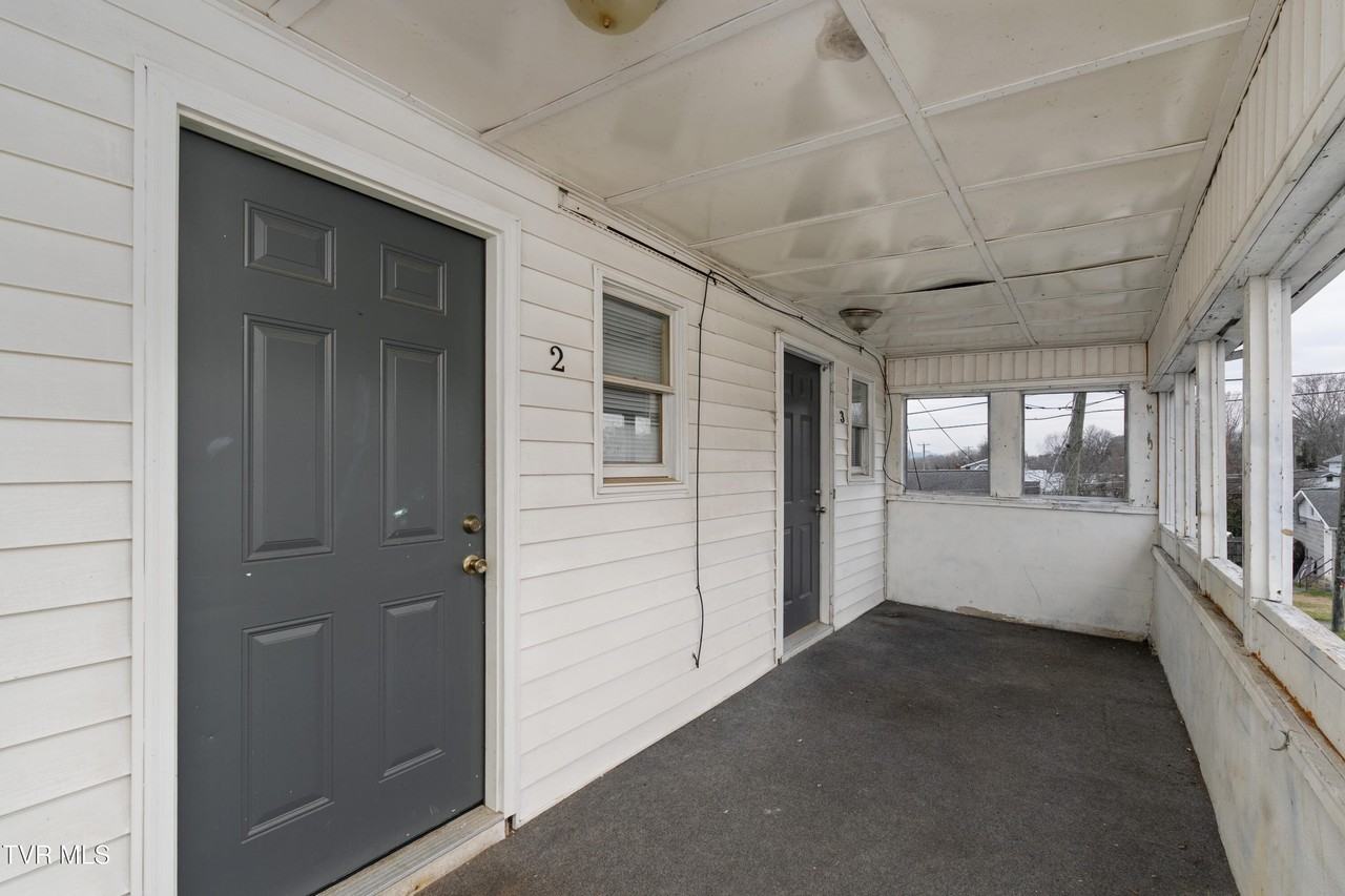 601 Fairview Ave Apt 3 #3 - Photo 2 of 25