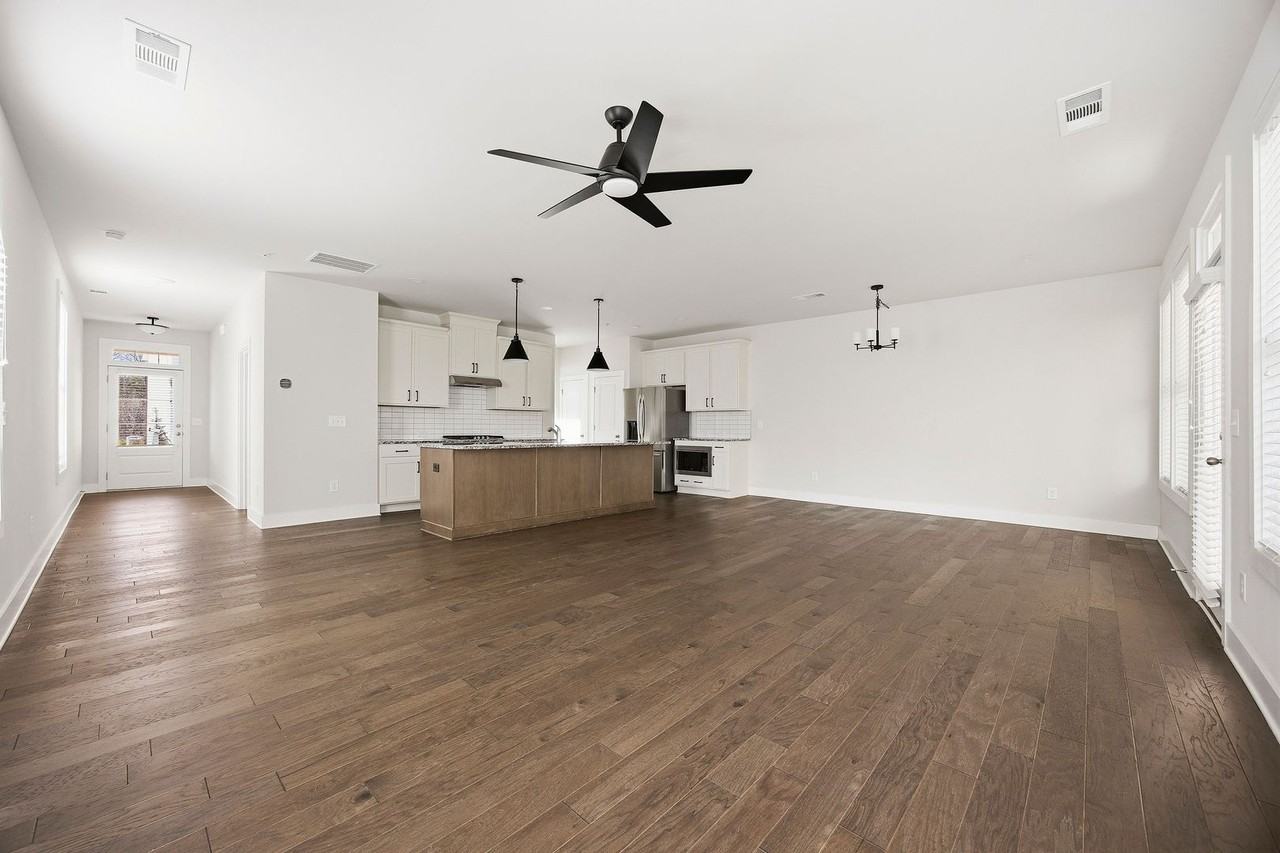 1222 Westshore Dr - Photo 4 of 34