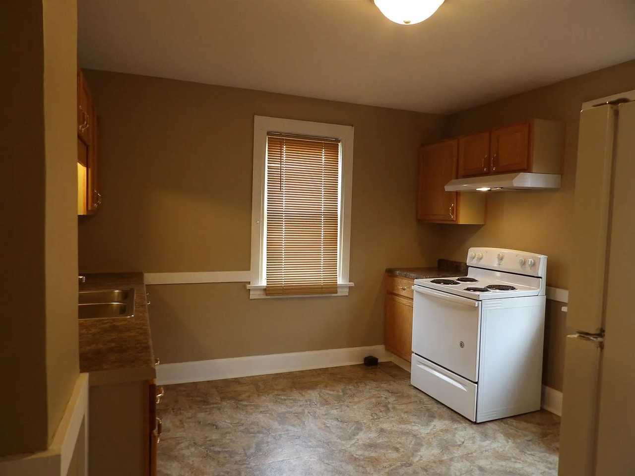 419 N Lemon Ave - Photo 3 of 12