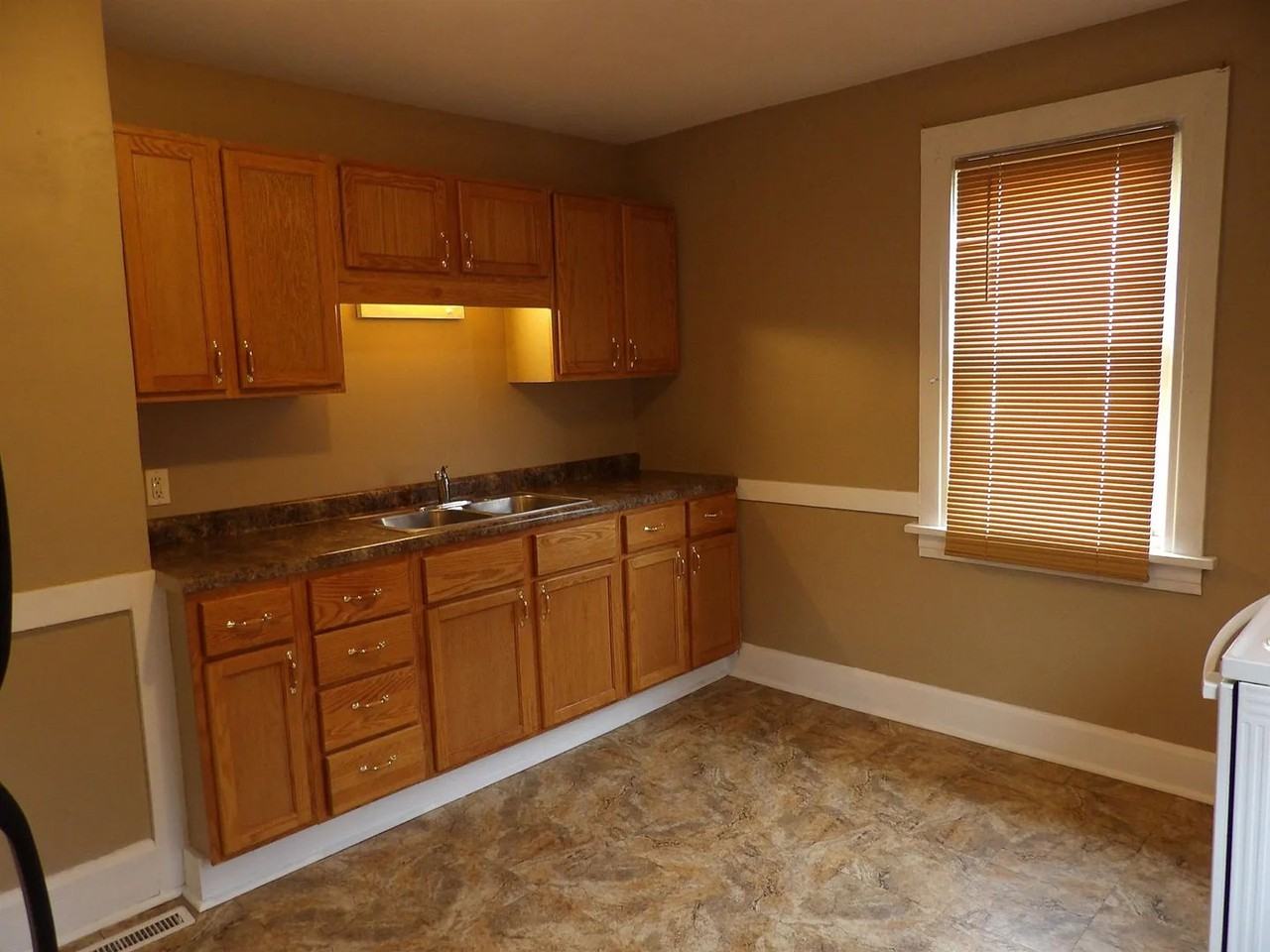 419 N Lemon Ave - Photo 4 of 12