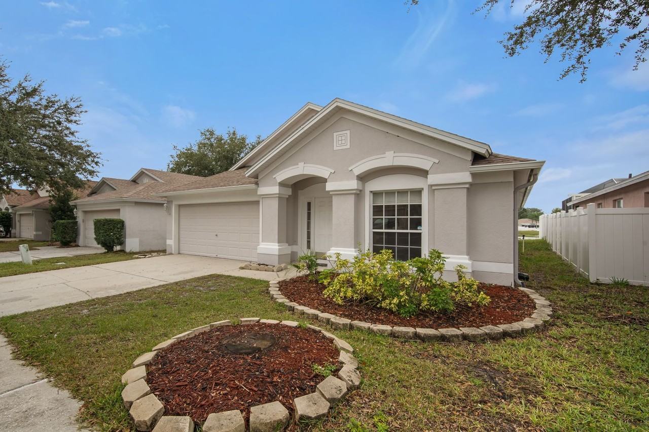 12309 Hawkeye Point Pl - Photo 3 of 26