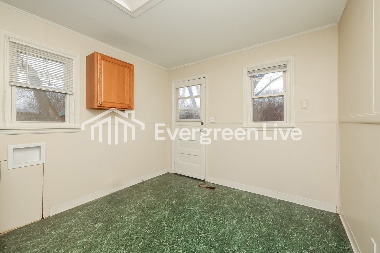 4555 Oakdell Ave - Photo 5 of 15