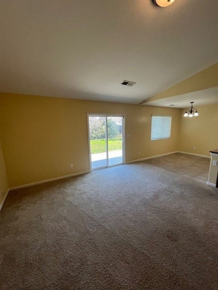 4102 S Kent St - Photo 4 of 27