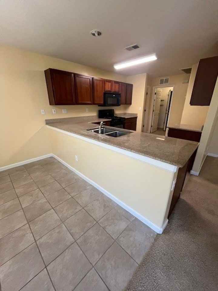 4102 S Kent St - Photo 7 of 27