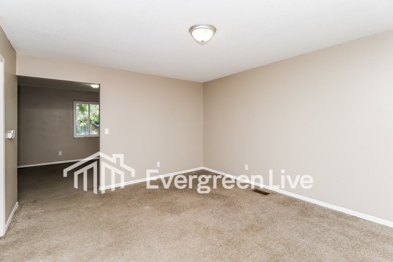 1608 Carriage St - Photo 3 of 15