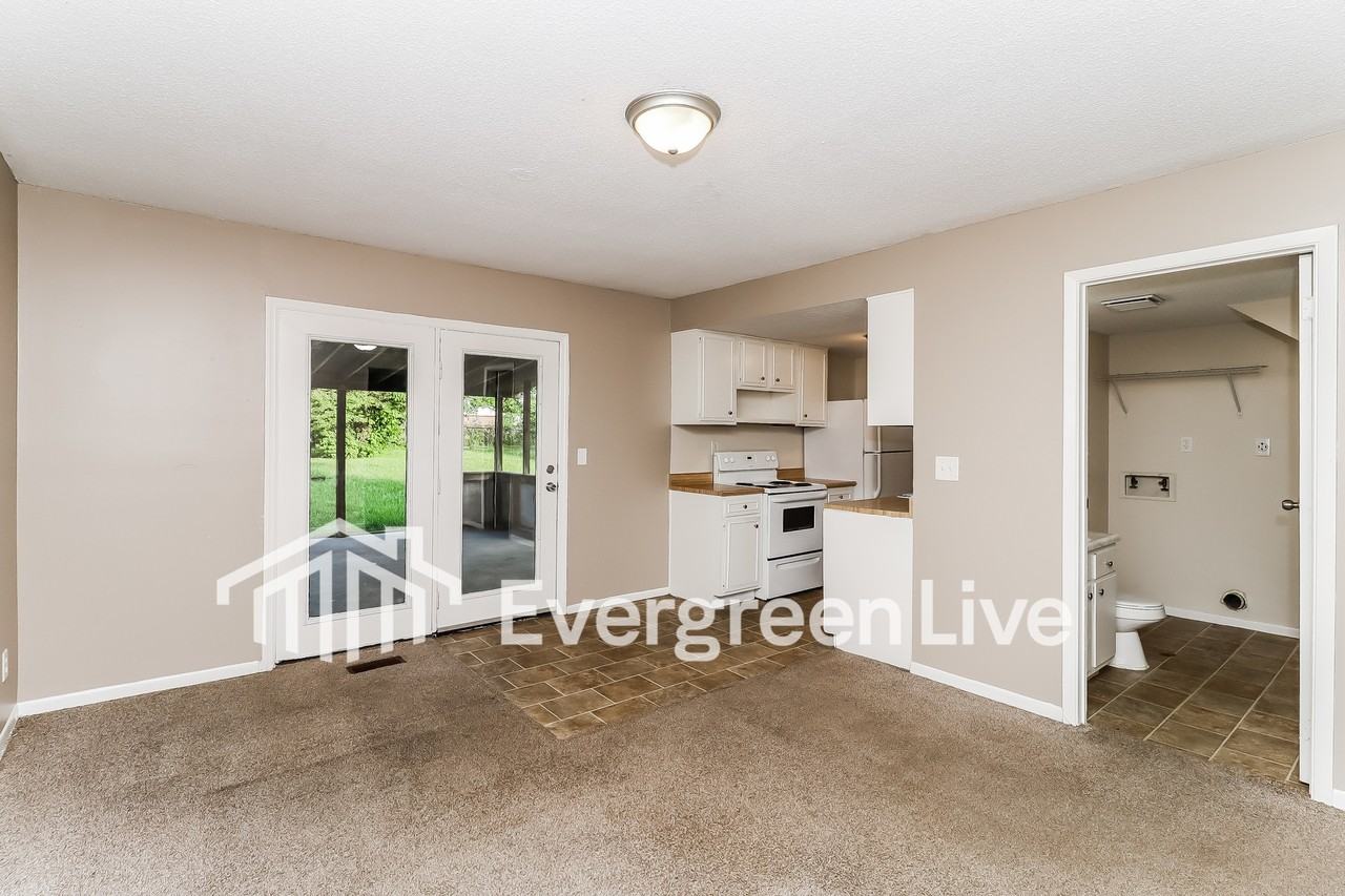 1608 Carriage St - Photo 7 of 15