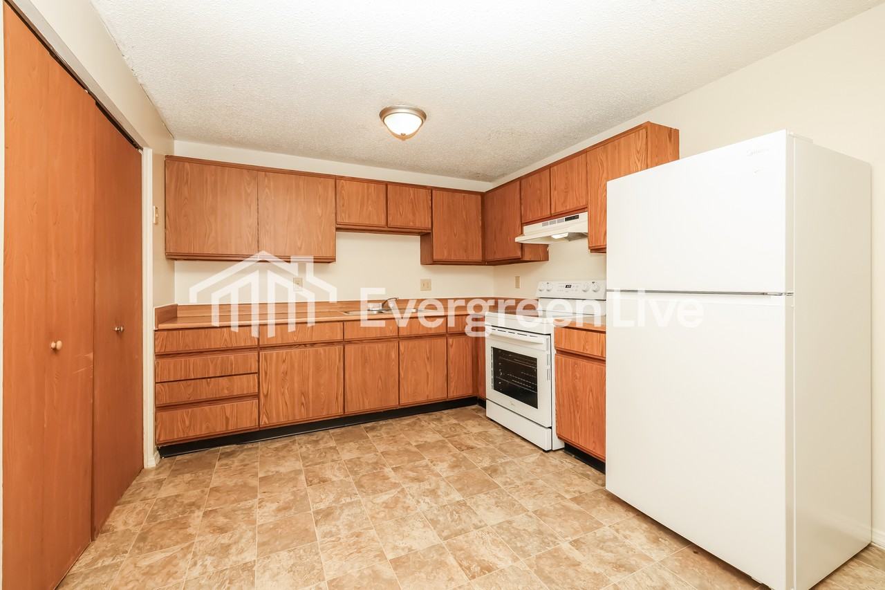 6241 Greenfield Way - Photo 7 of 15