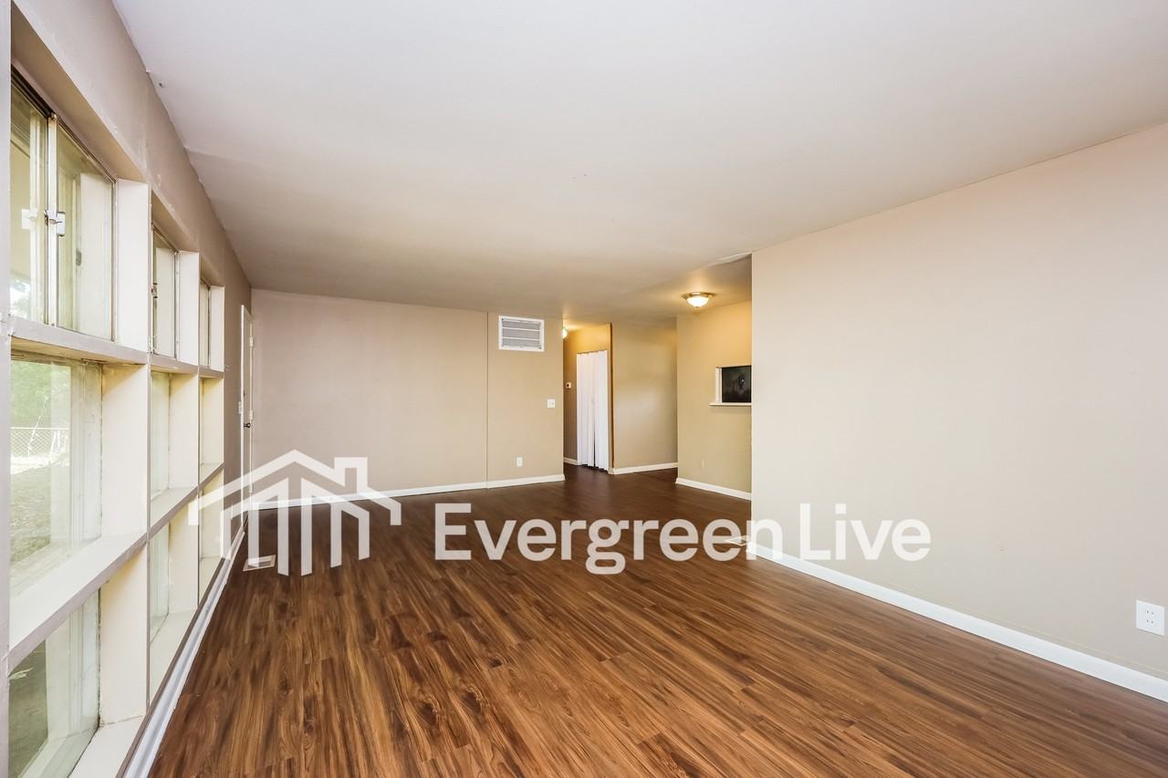 8715 Desoto Dr - Photo 3 of 15