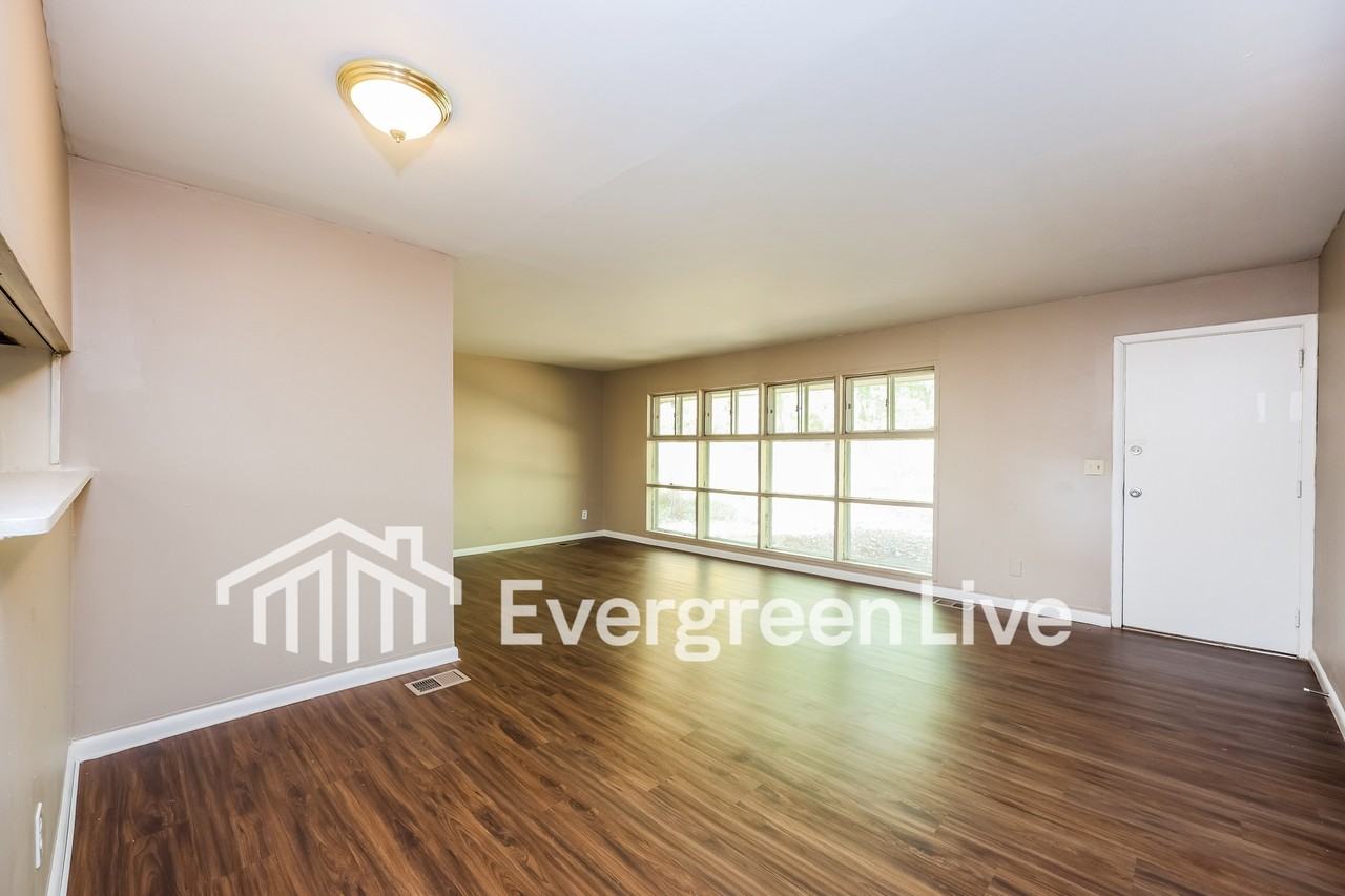 8715 Desoto Dr - Photo 5 of 15