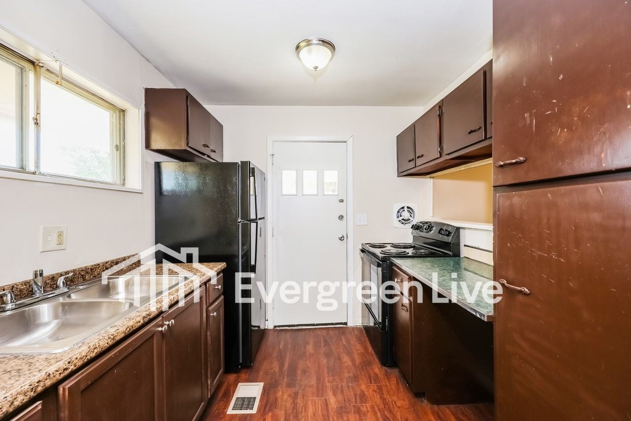 8715 Desoto Dr - Photo 6 of 15