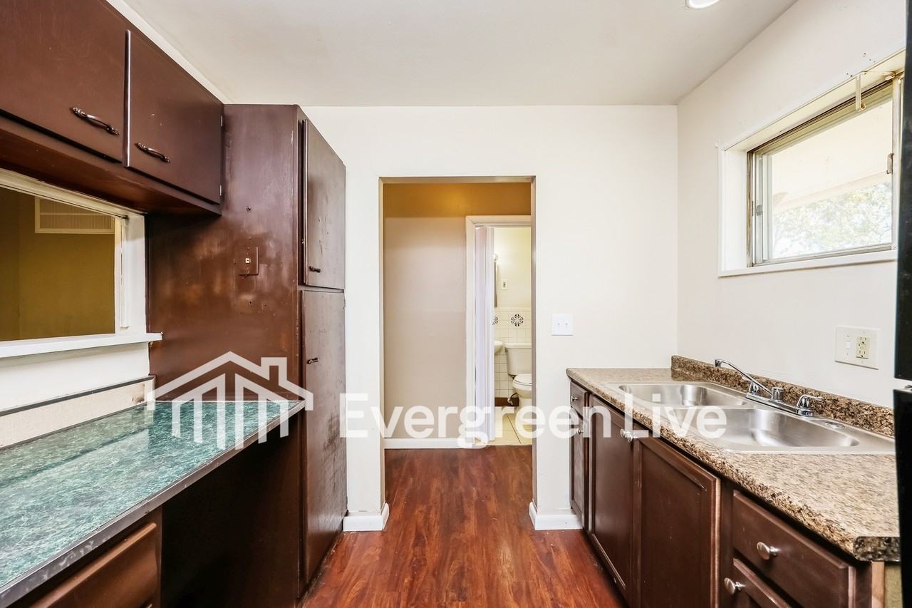 8715 Desoto Dr - Photo 7 of 15