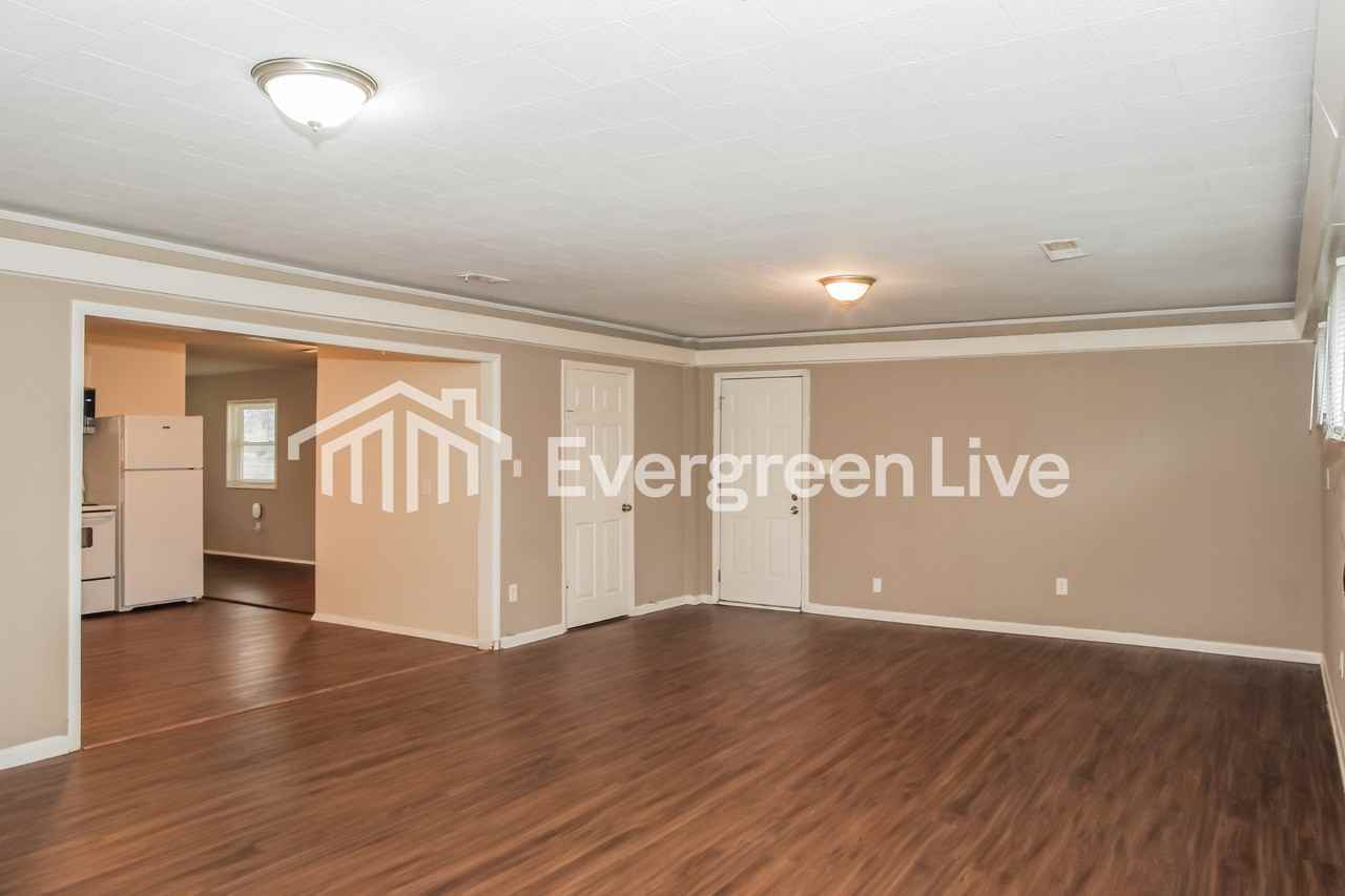 1004 8th Ave Sw - Photo 3 of 15