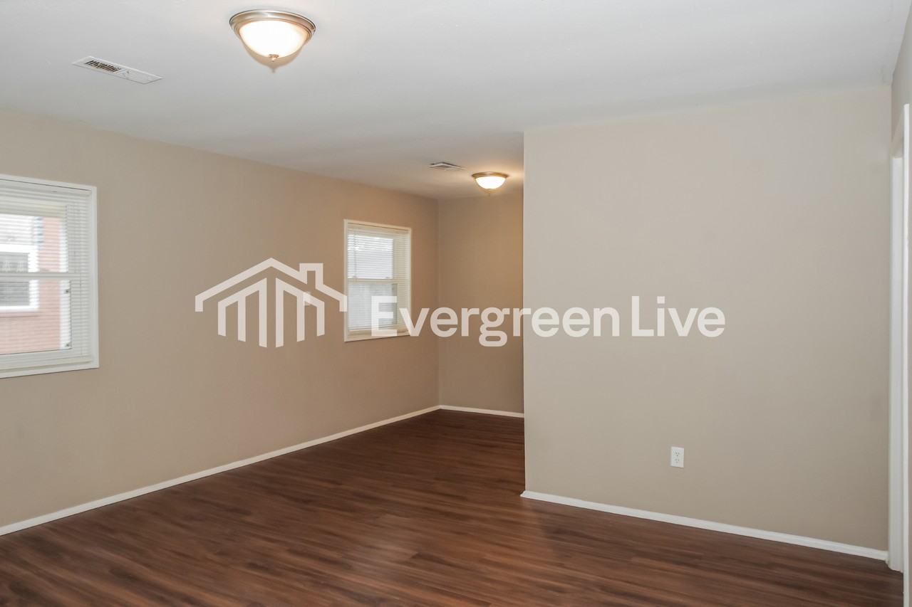 1004 8th Ave Sw - Photo 4 of 15