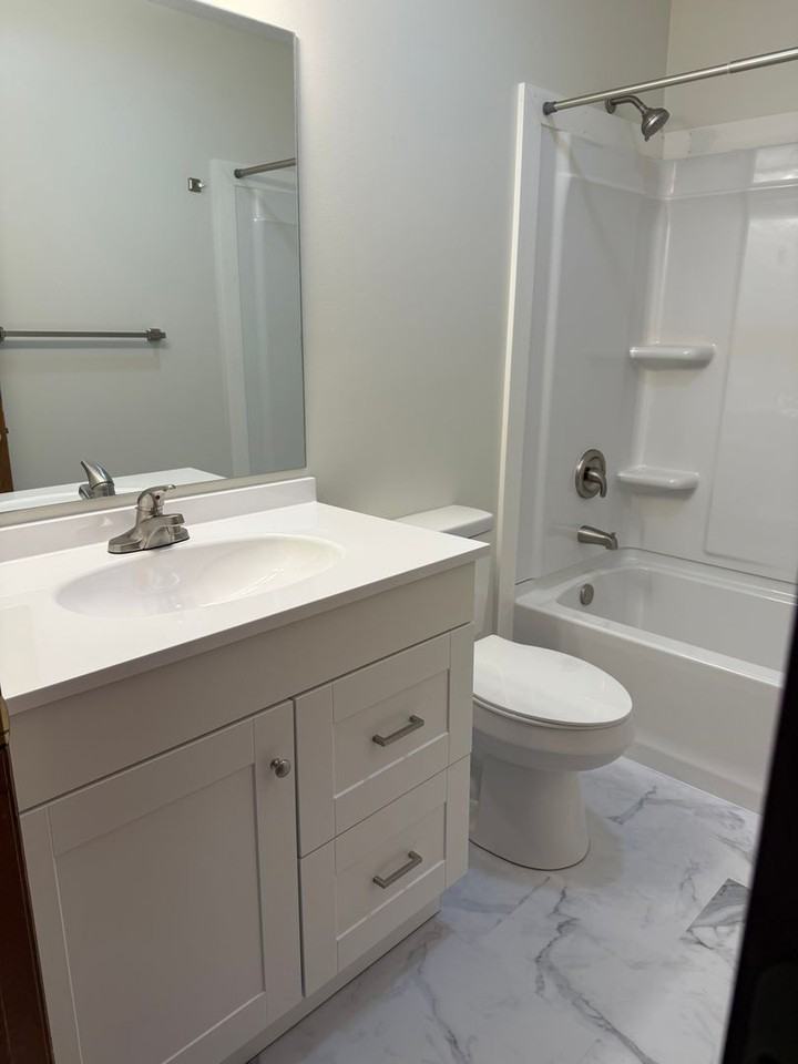 1433 W Allen St - Photo 3 of 6