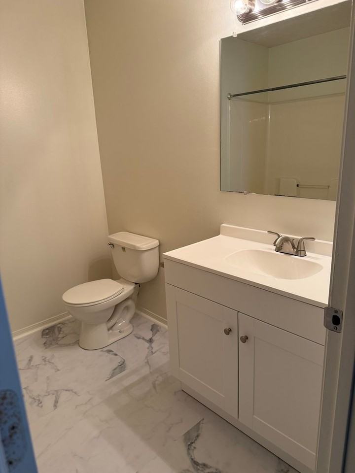 1433 W Allen St - Photo 4 of 6