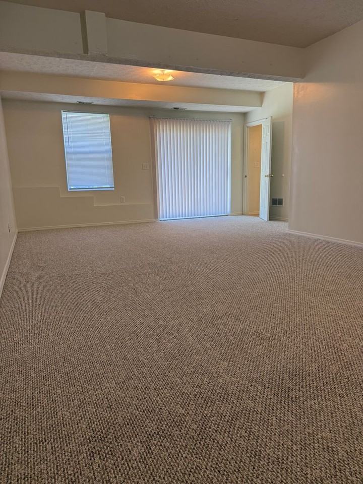 1433 W Allen St - Photo 6 of 6