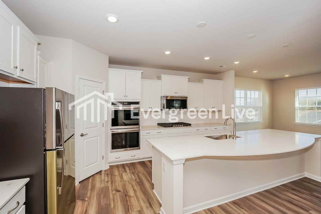 6508 Fairfax Ct - Photo 4 of 15