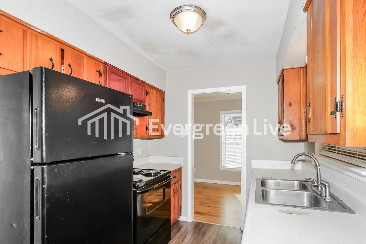 3174 Beauchamp Dr - Photo 5 of 15