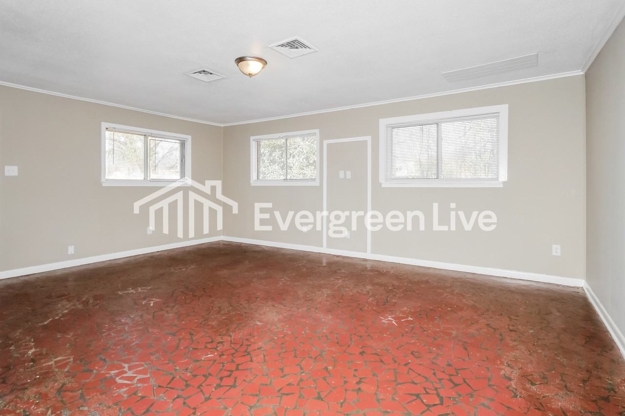 3174 Beauchamp Dr - Photo 6 of 15