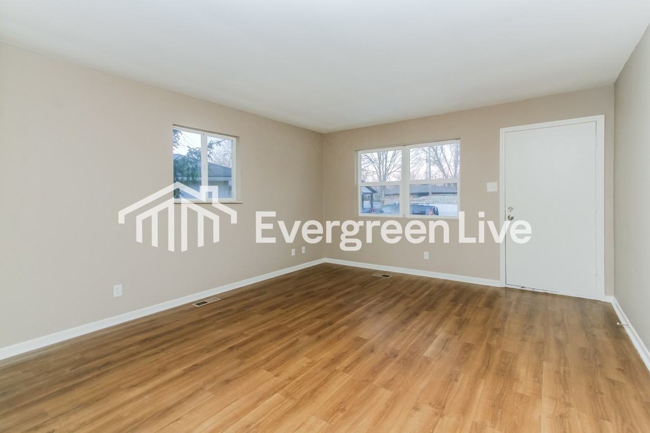 9701 Ellis Ct - Photo 3 of 15