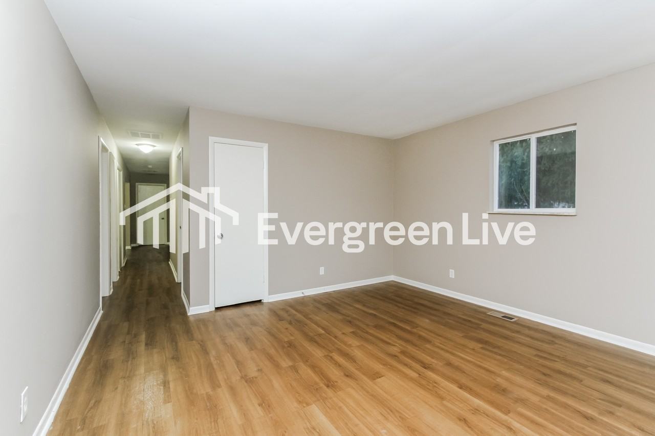 9701 Ellis Ct - Photo 4 of 15