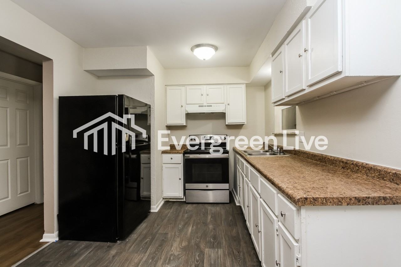 9701 Ellis Ct - Photo 6 of 15