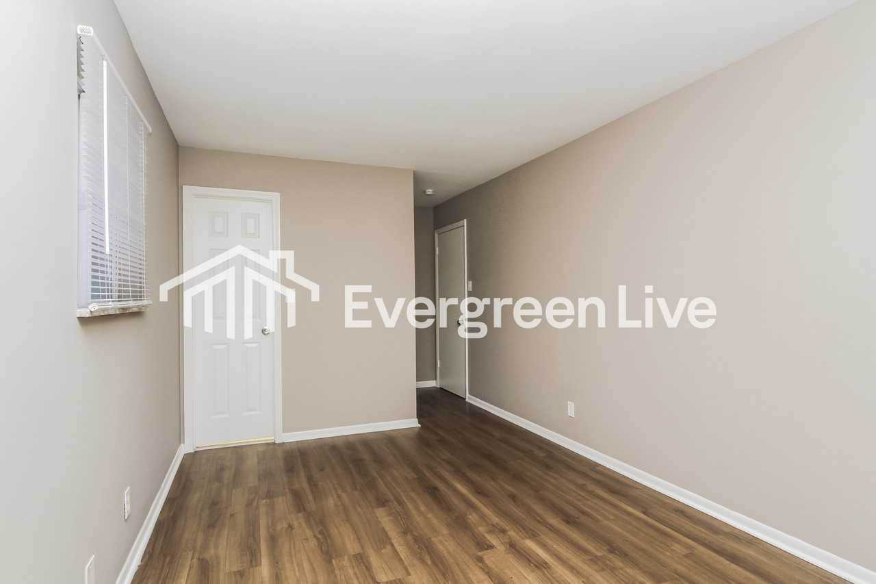 9701 Ellis Ct - Photo 7 of 15