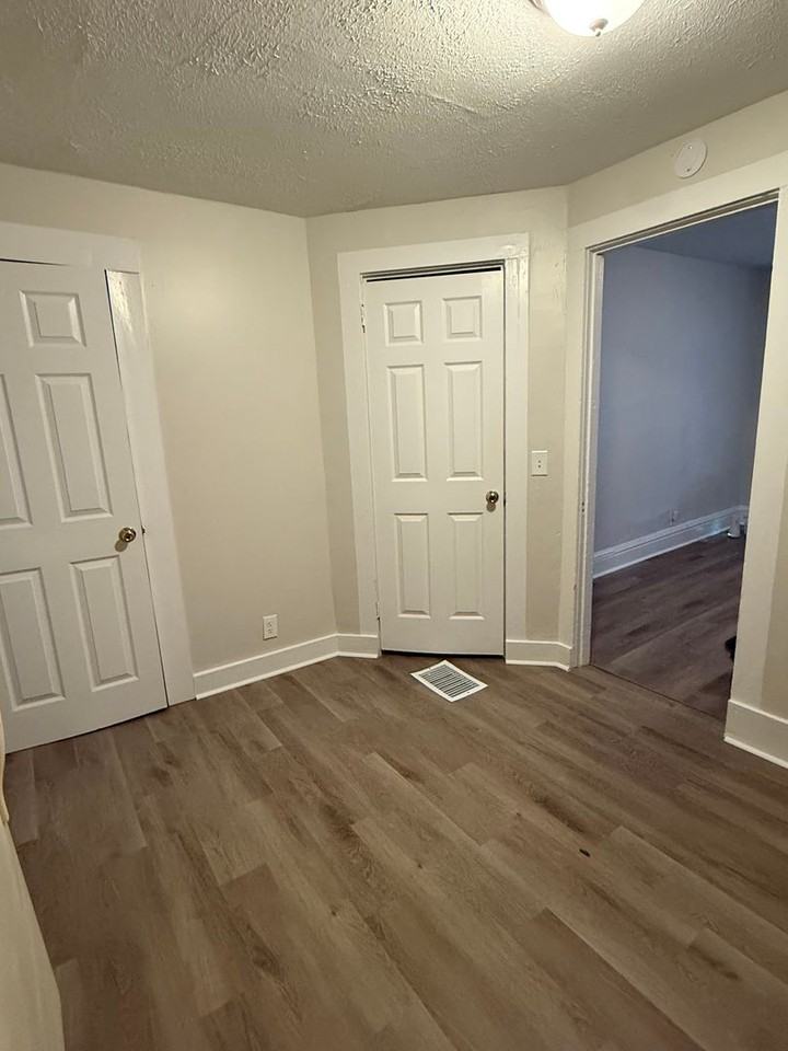 Avenue B - Photo 2 of 8