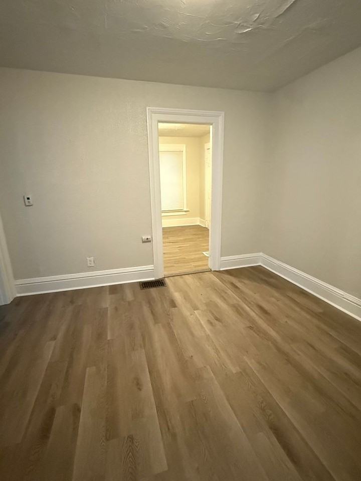 Avenue B - Photo 3 of 8