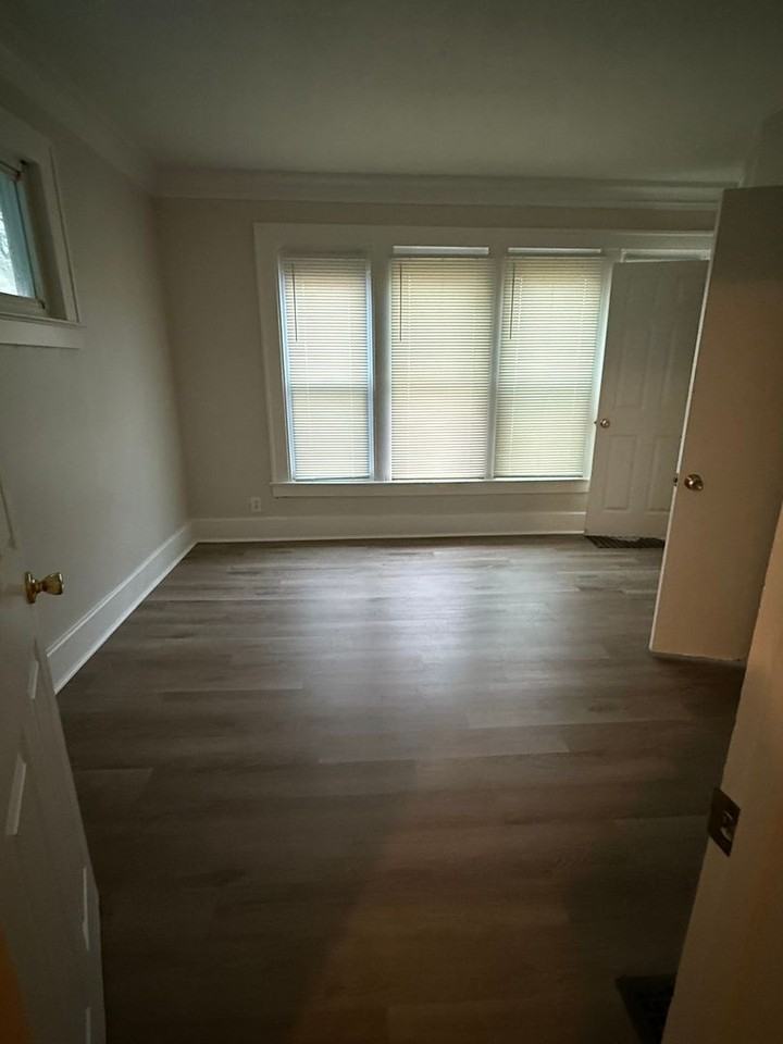 Avenue B - Photo 4 of 8