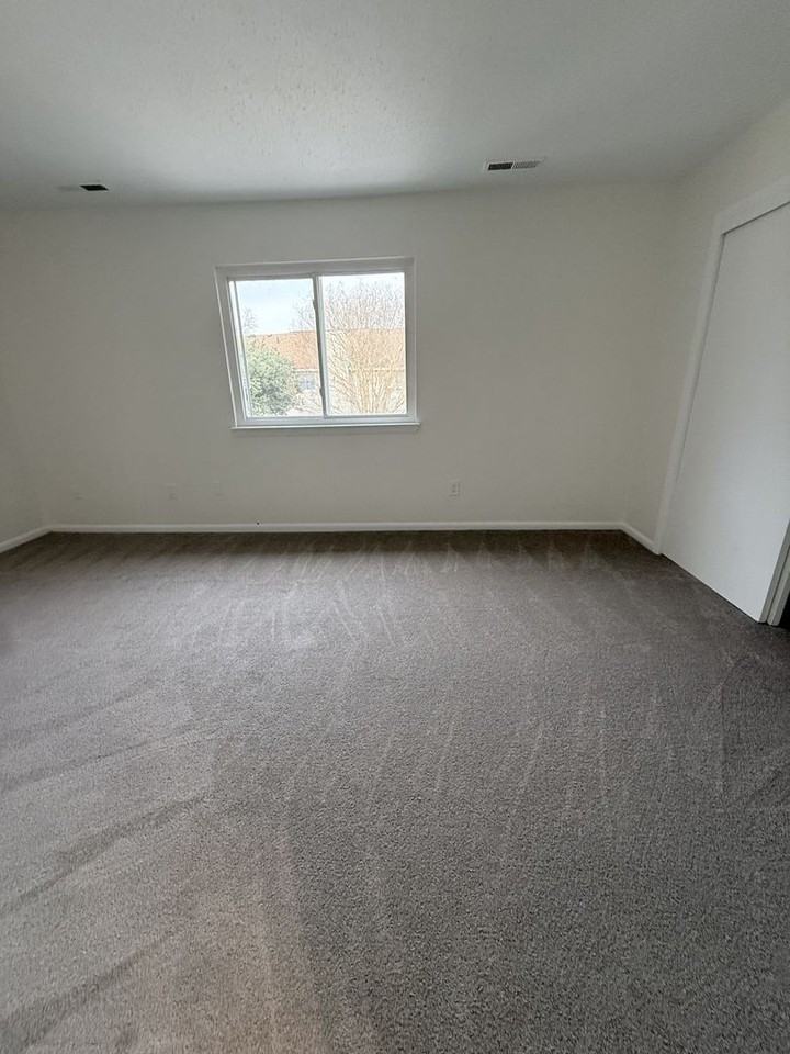 3775 Chimney Creek Dr - Photo 2 of 14