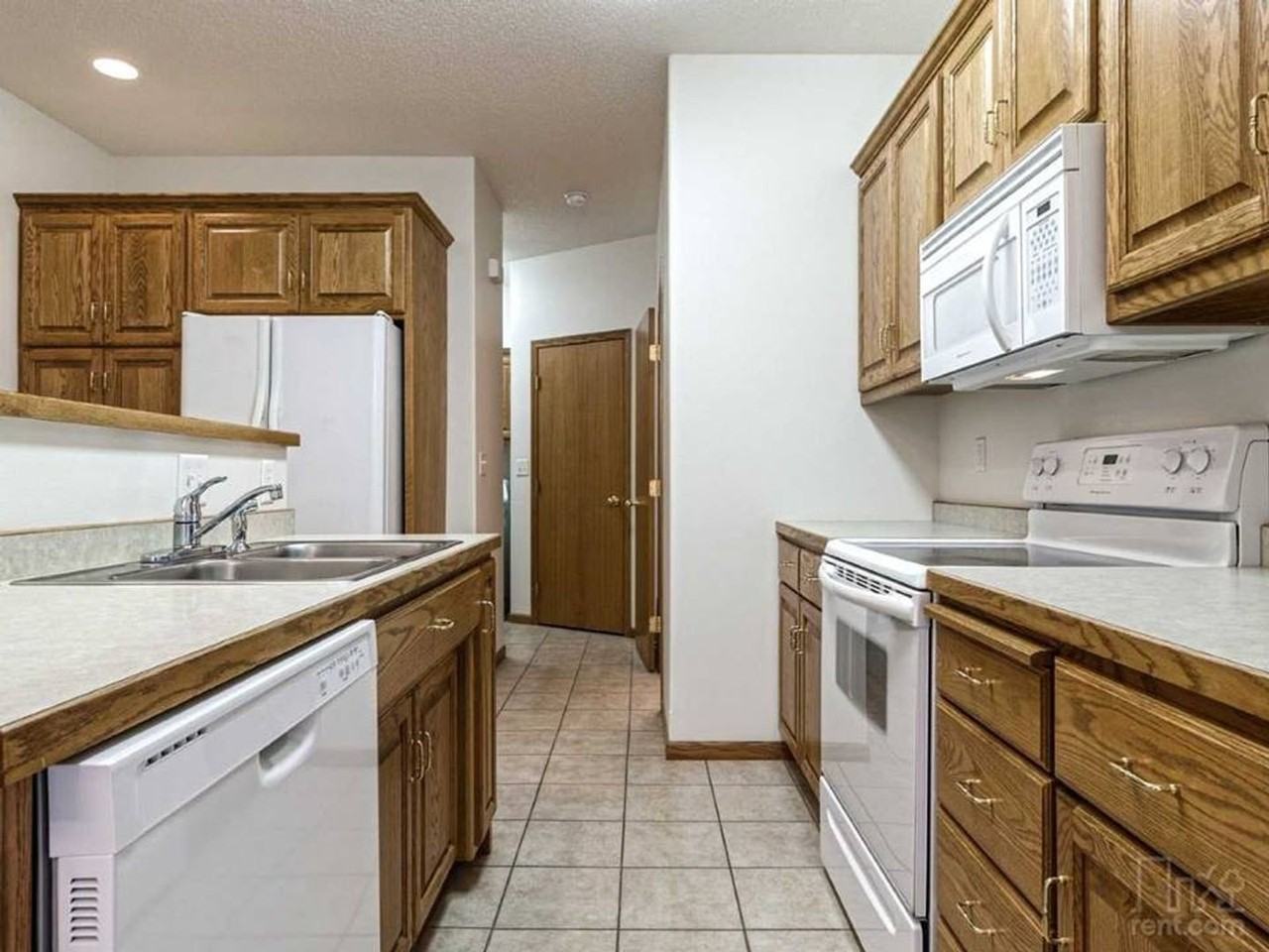 Beaver Creek Townhomes - 1933 - Photo 2 of 10