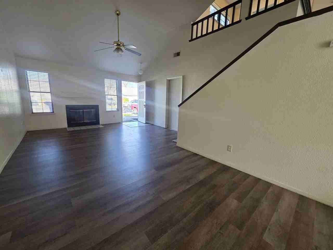 2004 2000, 2002, 2004 E Chelsea Ct - Photo 2 of 7