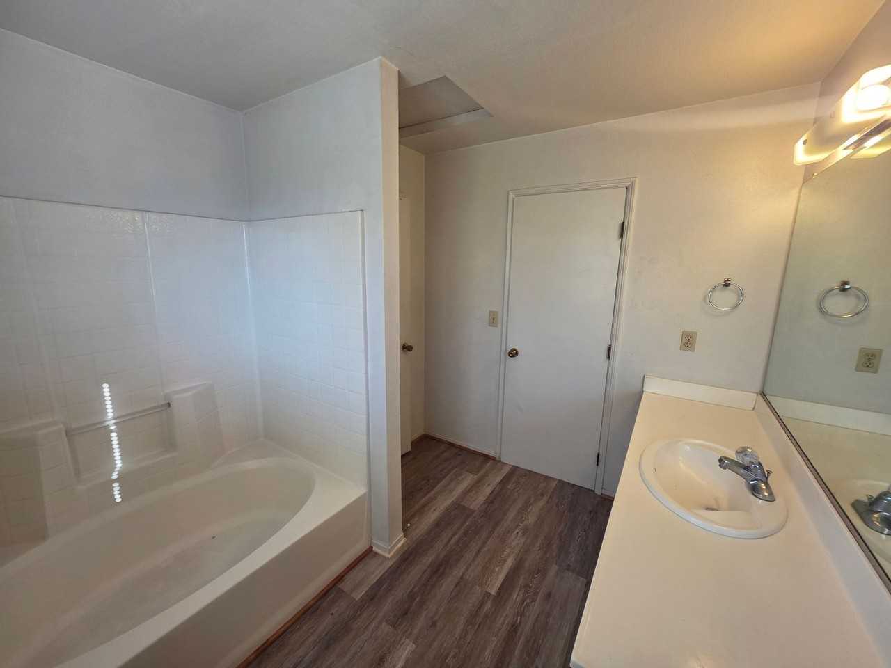 2004 2000, 2002, 2004 E Chelsea Ct - Photo 5 of 7