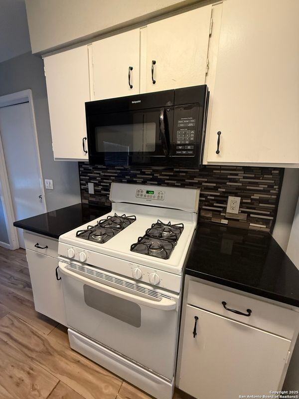 2102 Deadwood Dr - Photo 3 of 9