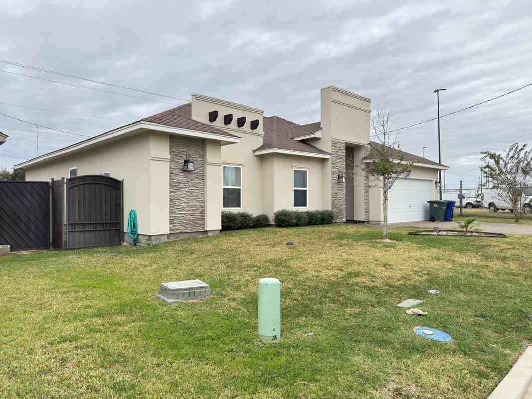 6002 Amir Dr - Photo 4 of 19