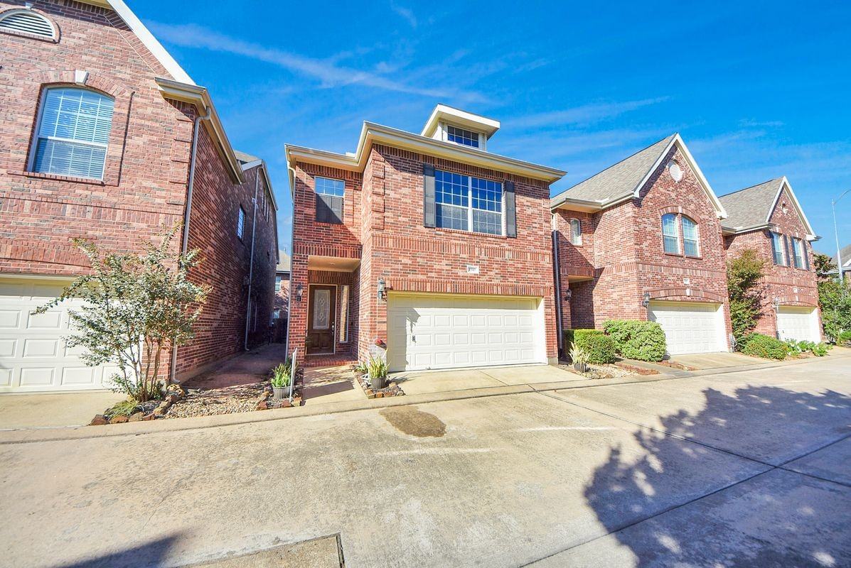 1510 Olive Park - Photo 3 of 4