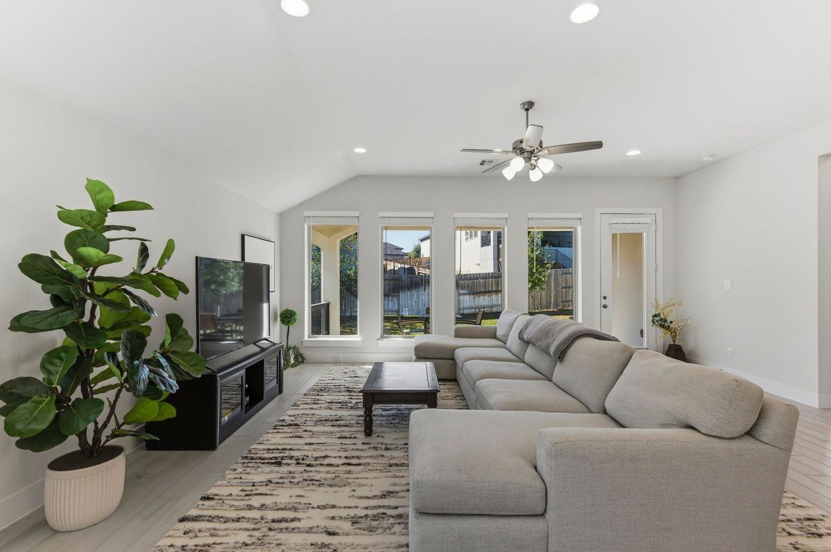 111 Carolina Jasmine Dr - Photo 3 of 34