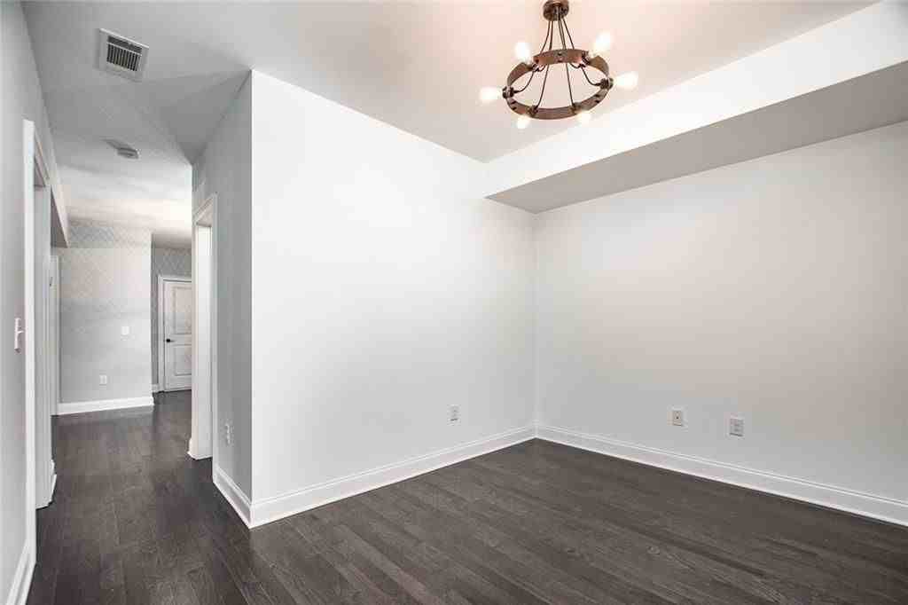 338 7th St Ne - Photo 7 of 11